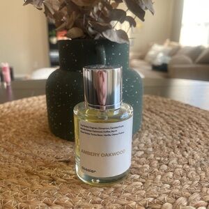 Ambery Oakwood Fragrance by Dossier